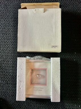 " A Friend Loves 💗 at All Times " Framed Picture / Glass Heart